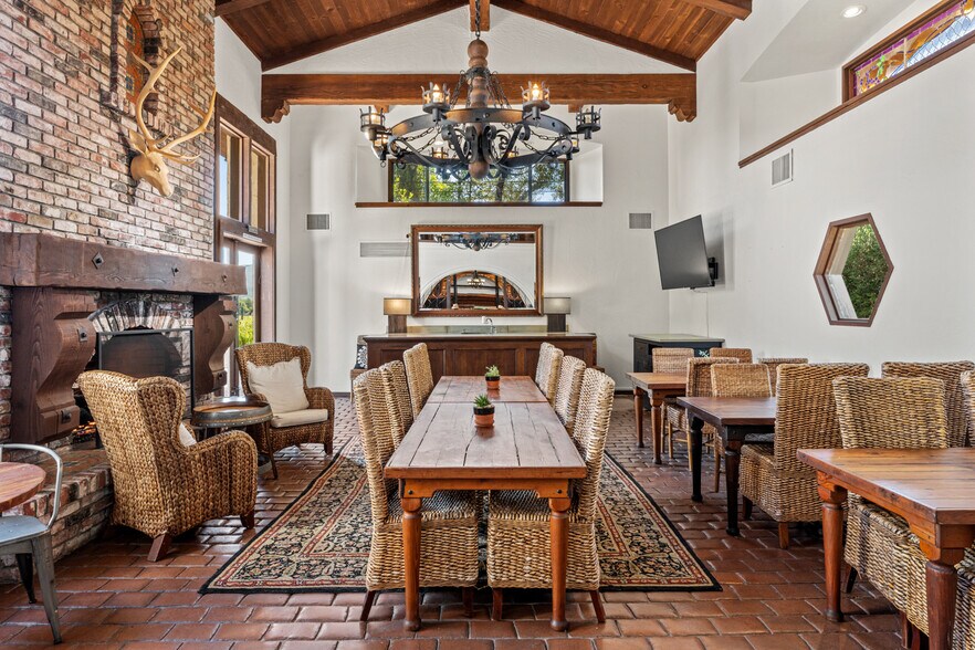 501 Parducci Rd, Ukiah, CA à louer - Photo intérieure - Image 2 de 13