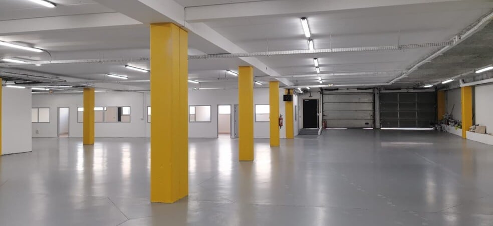 Industrial in Créteil for lease - Interior Photo - Image 3 of 4