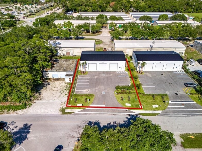 916 19th Avenue ave, Vero Beach, FL for sale - Building Photo - Image 2 of 24