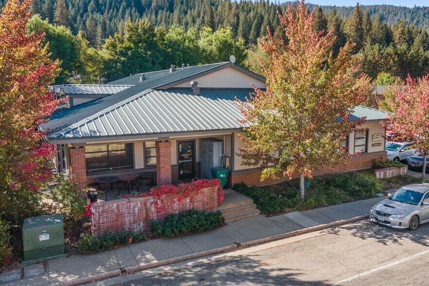 32 E Central Ave, Quincy, CA à vendre - Photo du bâtiment - Image 2 de 6