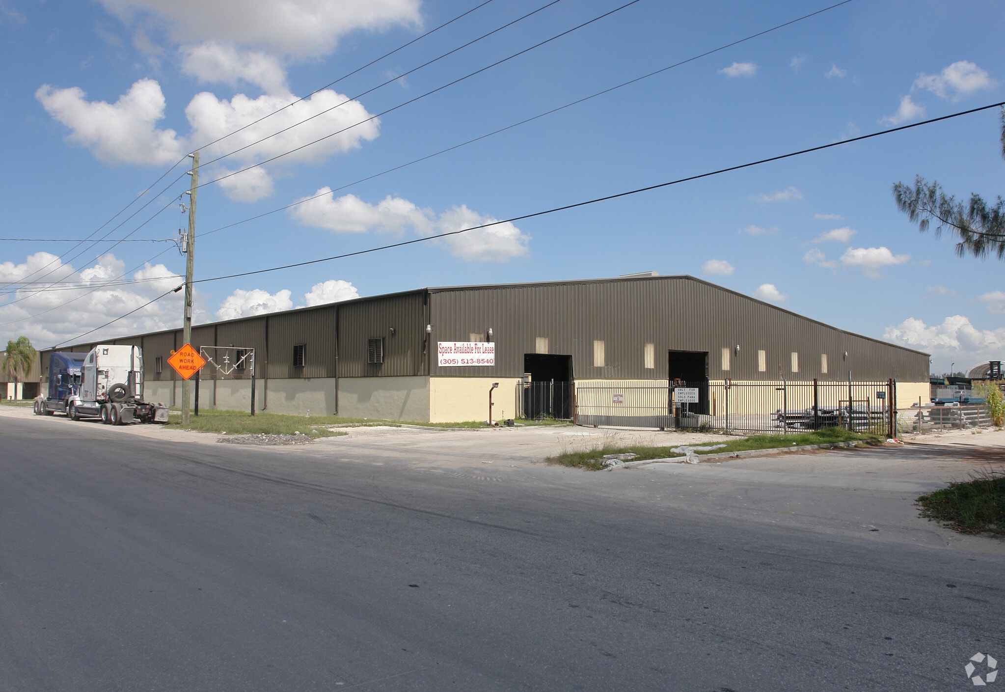 8505 NW 74th St, Miami, FL for lease Building Photo- Image 1 of 4
