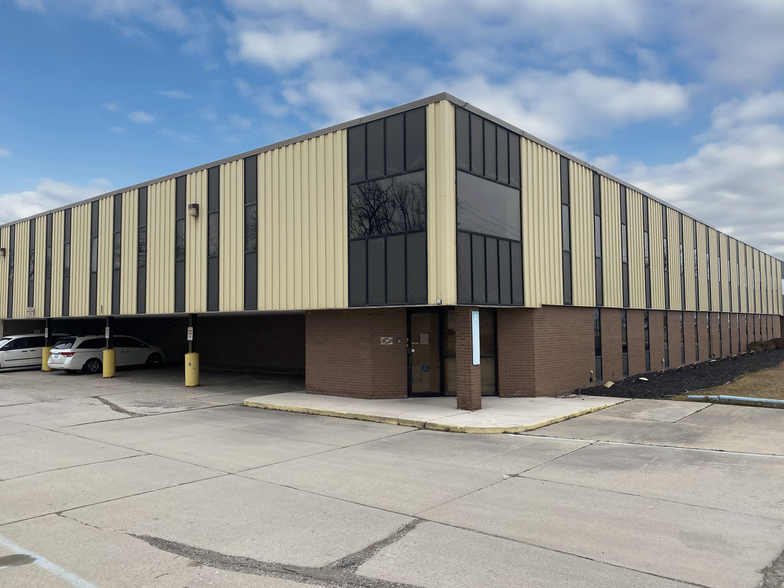 25325-25371 Henry B Joy Blvd, Harrison Township, MI for lease - Building Photo - Image 3 of 4