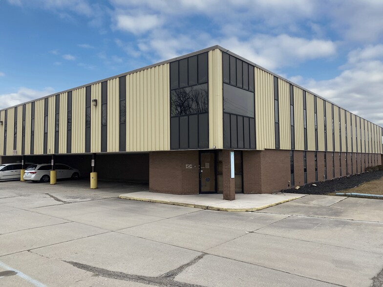 25325-25371 Henry B Joy Blvd, Harrison Township, MI à louer - Photo du bâtiment - Image 2 de 4