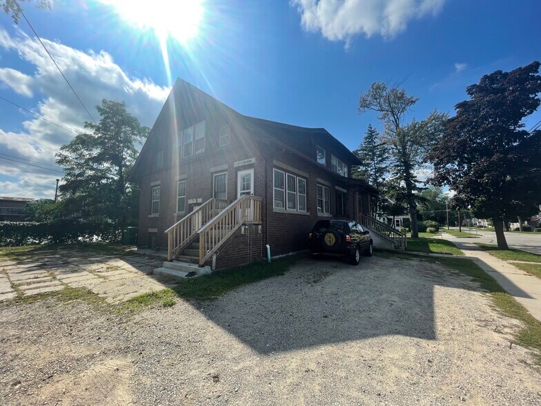 109 W Illinois St, Mount Pleasant, MI à vendre - Photo du bâtiment - Image 2 de 3