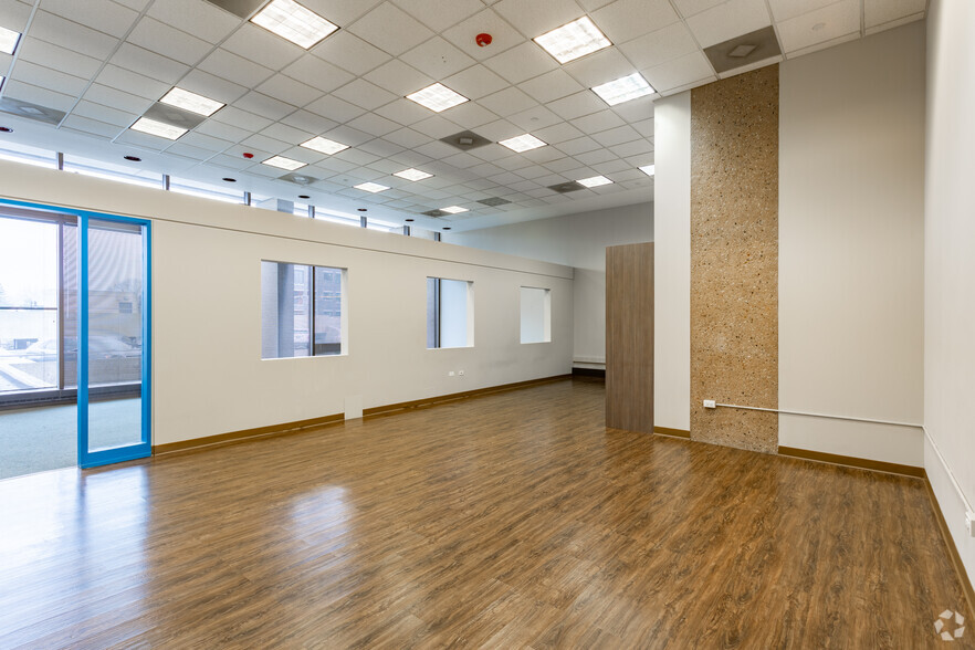 8001 Lincoln Ave, Skokie, IL for lease - Interior Photo - Image 2 of 20