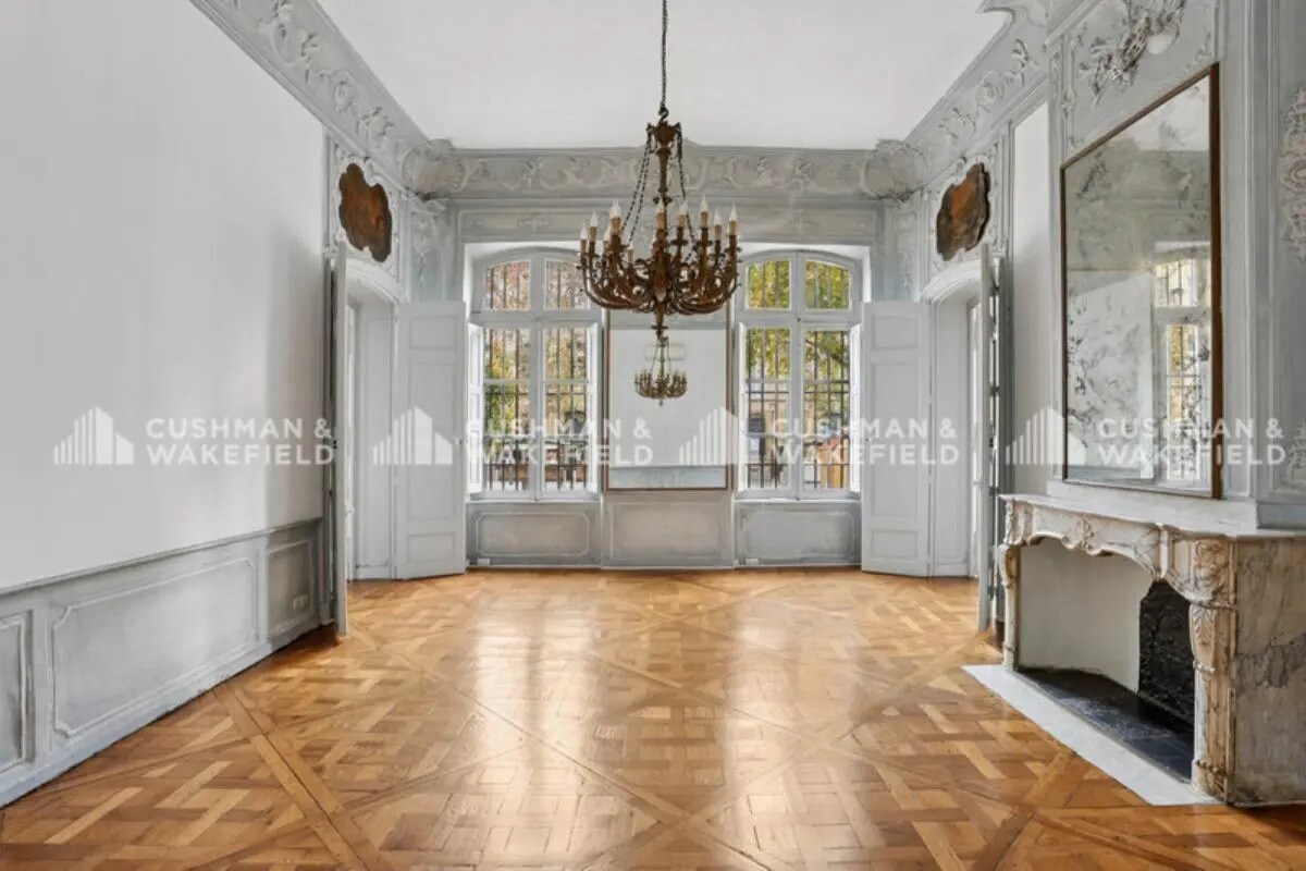 19 Cours Mirabeau, Aix-en-Provence for lease Interior Photo- Image 1 of 15