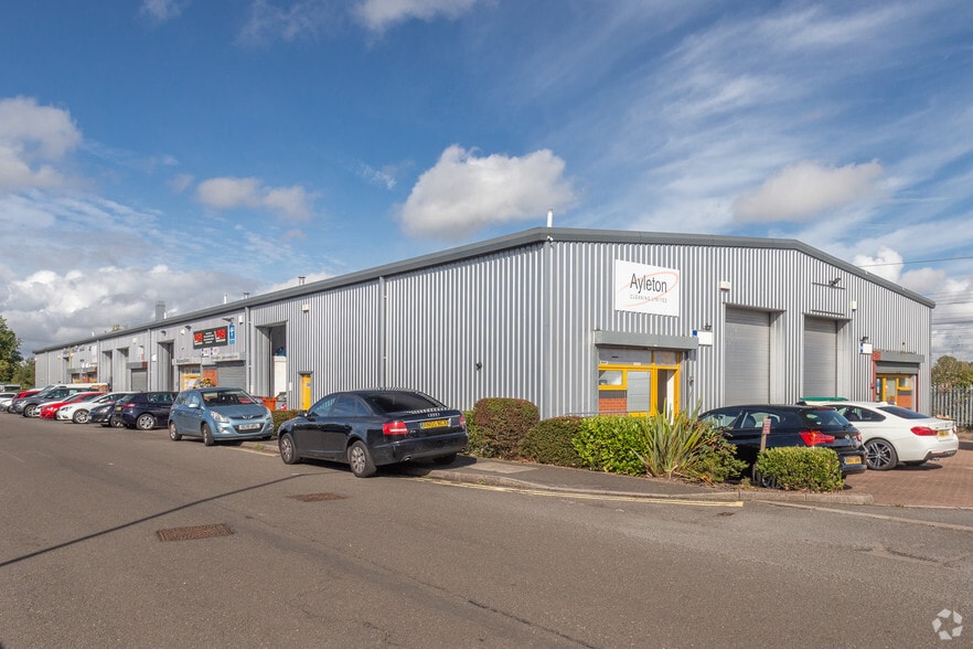 Woodside Park, Rugby for lease - Primary Photo - Image 1 of 2