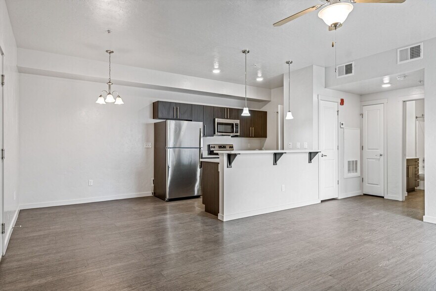 16090 N Merchant Way, Nampa, ID à vendre - Photo du bâtiment - Image 2 de 7