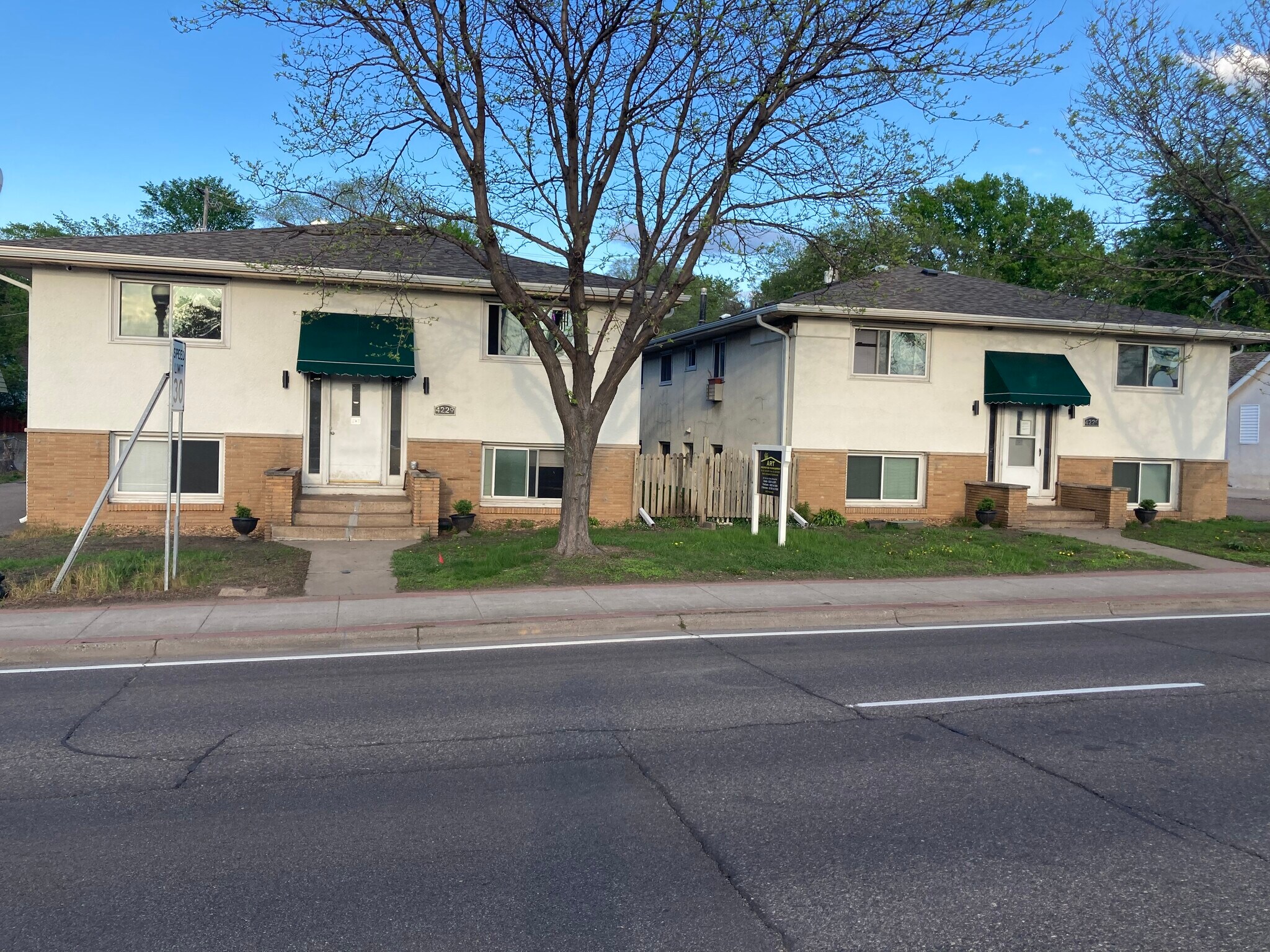 4225-4229 Central Ave NE, Columbia Heights, MN à vendre Photo du bâtiment- Image 1 de 15