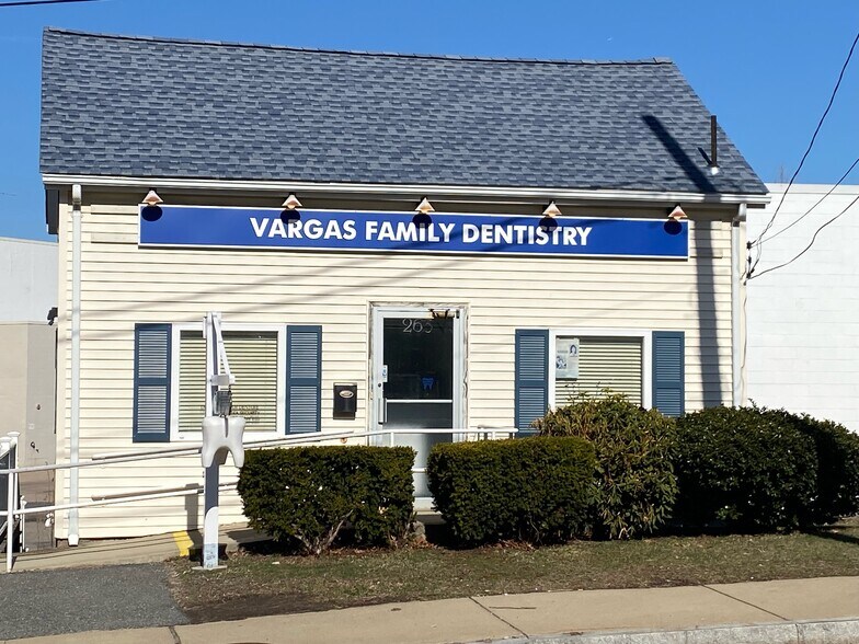 263 Washington St, Dedham, MA à louer - Photo du bâtiment - Image 1 de 8