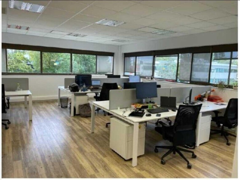 Office in Mérignac for lease - Interior Photo - Image 2 of 5