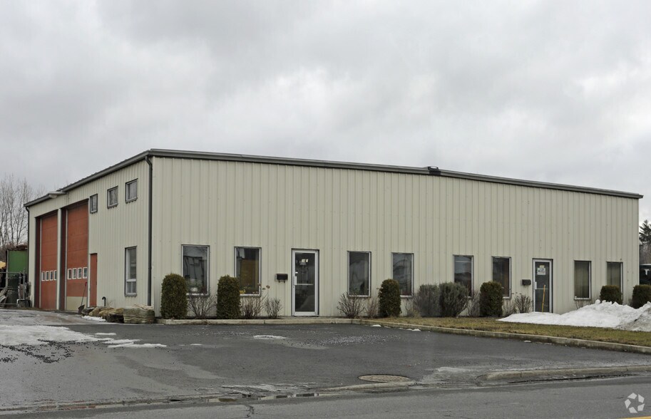 2057-2059 Boul Industriel, Chambly, QC à vendre - Photo du bâtiment - Image 2 de 2