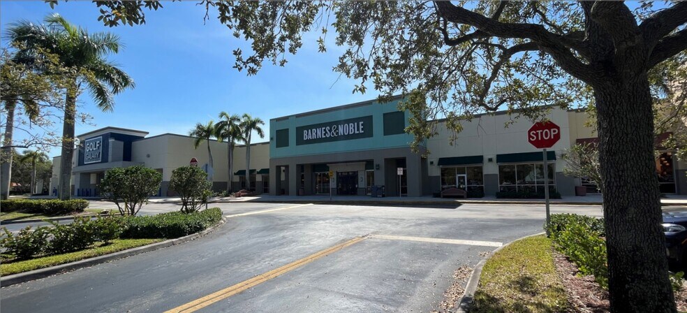 11940 Pines Blvd, Pembroke Pines, FL à louer - Photo du bâtiment - Image 2 de 6