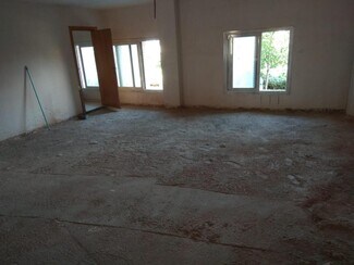 Plus de détails pour Multi-résidentiel à vendre