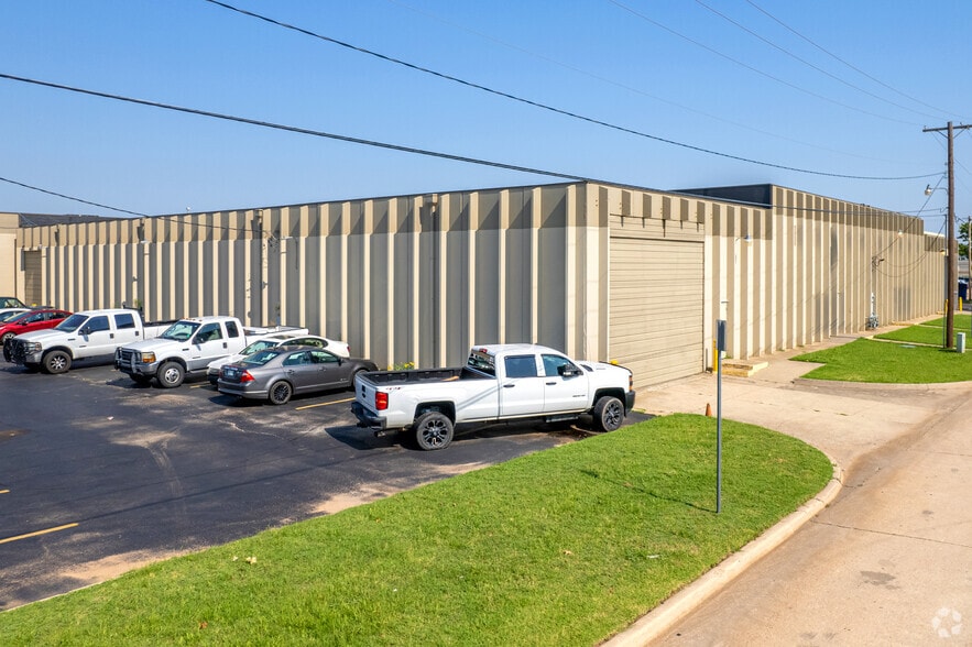 4917 SW 7th St, Oklahoma City, OK for lease - Building Photo - Image 3 of 3