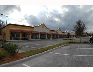 2200-2272 W Columbia Ave, Kissimmee, FL à vendre - Photo du bâtiment - Image 3 de 7