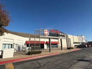 8321-8421 E 61st St, Tulsa, OK for lease Interior Photo- Image 1 of 2
