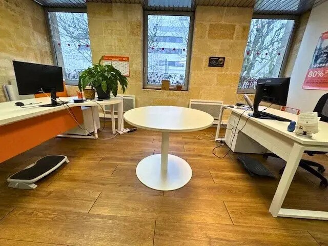 Retail in Bordeaux for lease - Interior Photo - Image 2 of 4