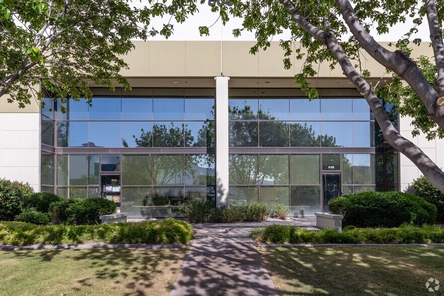 800 W Carver Rd, Tempe, AZ à louer - Photo du bâtiment - Image 3 de 5