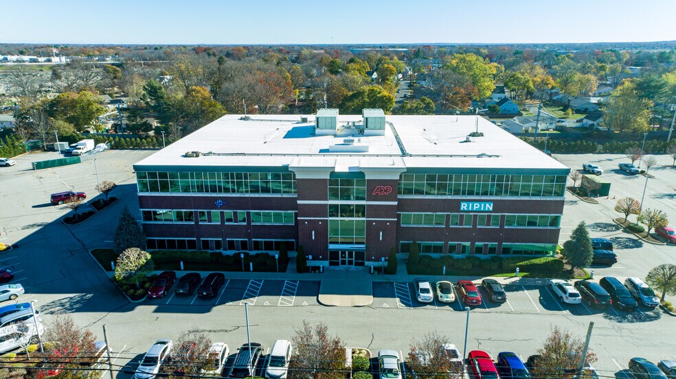 300 Jefferson Blvd, Warwick, RI à vendre - Photo du bâtiment - Image 2 de 13