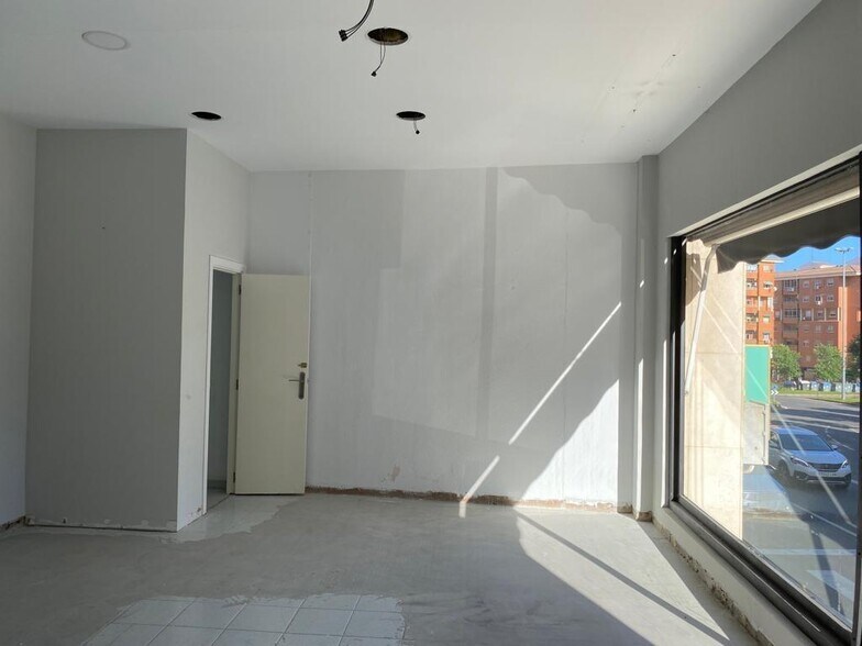 Commerce de détail dans Cáceres, Cáceres à vendre - Photo du bâtiment - Image 1 de 12