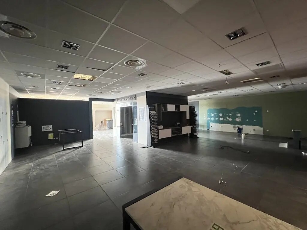 Retail in Biganos for sale Interior Photo- Image 1 of 9