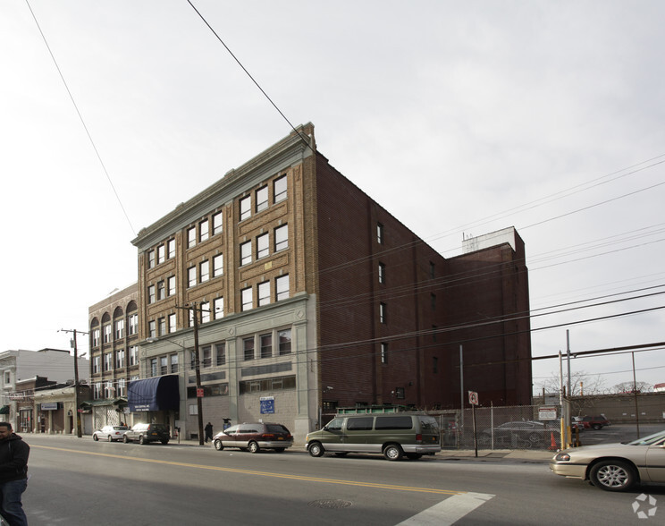 1600 Central Ave, Far Rockaway, NY à louer - Photo du bâtiment - Image 1 de 3