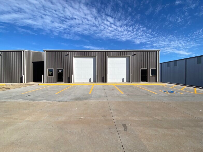 8120 Silver Crossing, Oklahoma City, OK à vendre - Photo du bâtiment - Image 1 de 10