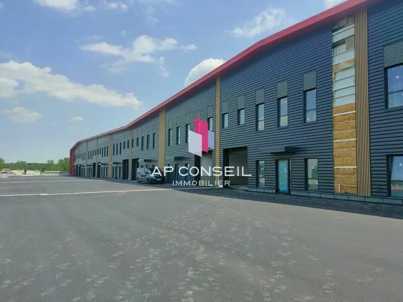 Flex dans Élancourt à louer Photo du bâtiment- Image 1 de 4