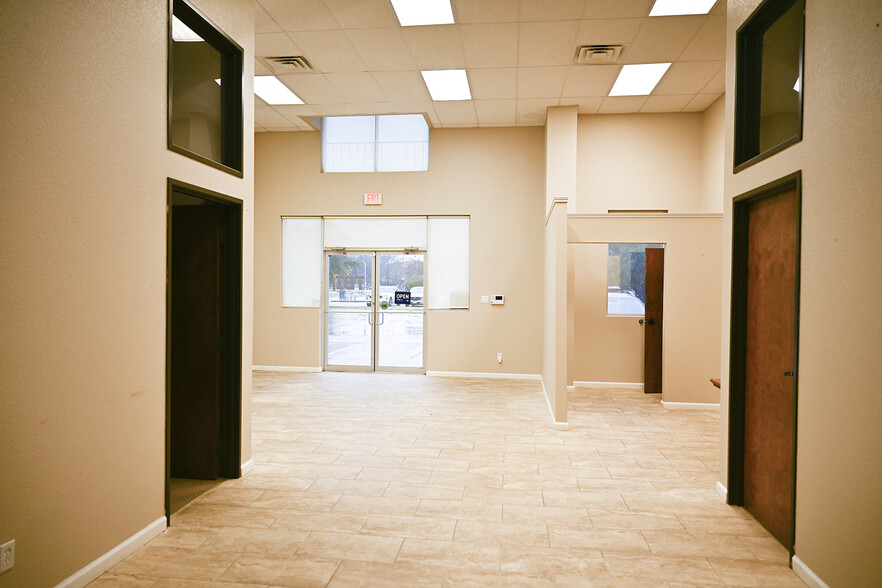 1800 Industrial Blvd, Colleyville, TX for sale - Interior Photo - Image 2 of 30