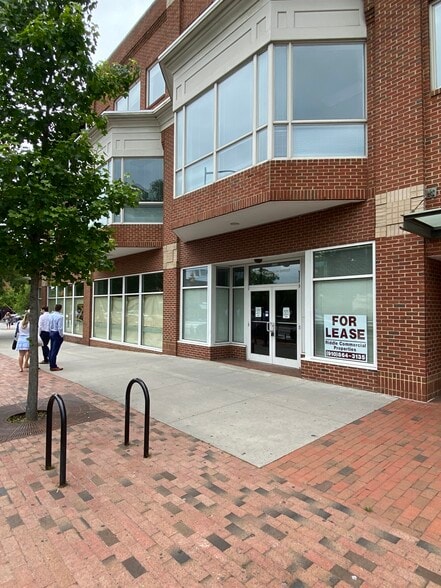 100 E Franklin St, Chapel Hill, NC for lease - Building Photo - Image 2 of 5
