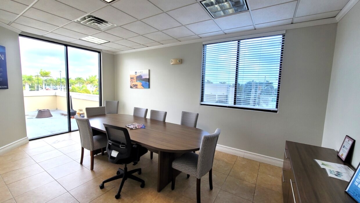 2089 Indian River Blvd, Vero Beach, FL for lease Interior Photo- Image 1 of 11