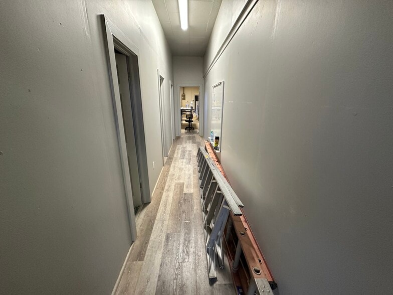 2435 24th St, Lubbock, TX for lease - Building Photo - Image 2 of 4