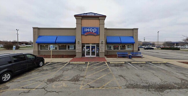 Plus de détails pour 2109 E Empire St, Bloomington, IL - Commerce de détail à vendre