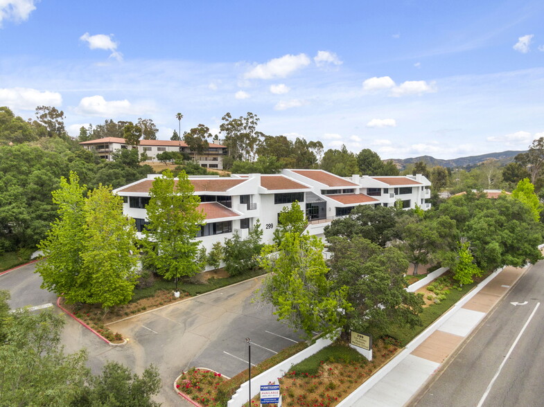 299 W Hillcrest Dr, Thousand Oaks, CA for lease - Building Photo - Image 1 of 8