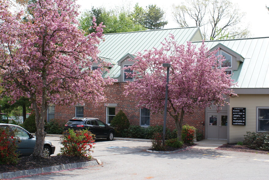 11 Red Roof Ln, Salem, NH for lease - Building Photo - Image 3 of 10