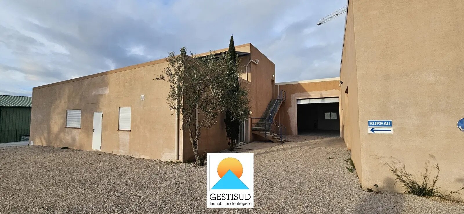 Flex in Signes for lease Building Photo- Image 1 of 10