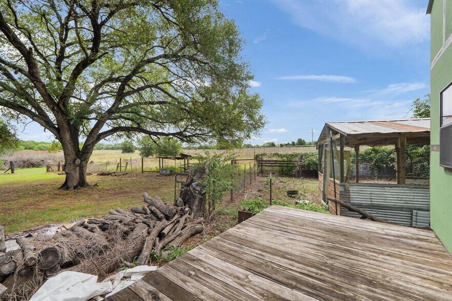 10843 US Highway 90 W, Harwood, TX à vendre - Photo du bâtiment - Image 2 de 2