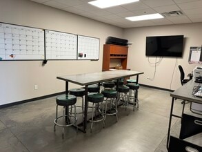 1615 SE Cortina Dr, Ankeny, IA for lease Interior Photo- Image 2 of 7