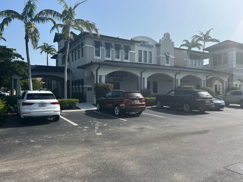 8880 Gladiolus Dr, Fort Myers, FL à louer - Photo du bâtiment - Image 2 de 12