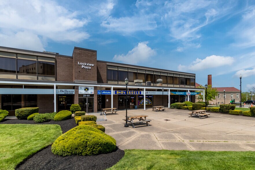 21 Main St, Lockport, NY à louer - Photo du bâtiment - Image 2 de 14