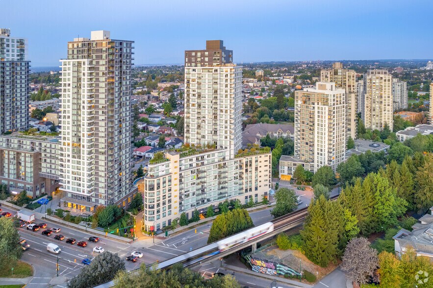 3670 Vanness Ave, Vancouver, BC à vendre - Photo du bâtiment - Image 3 de 5