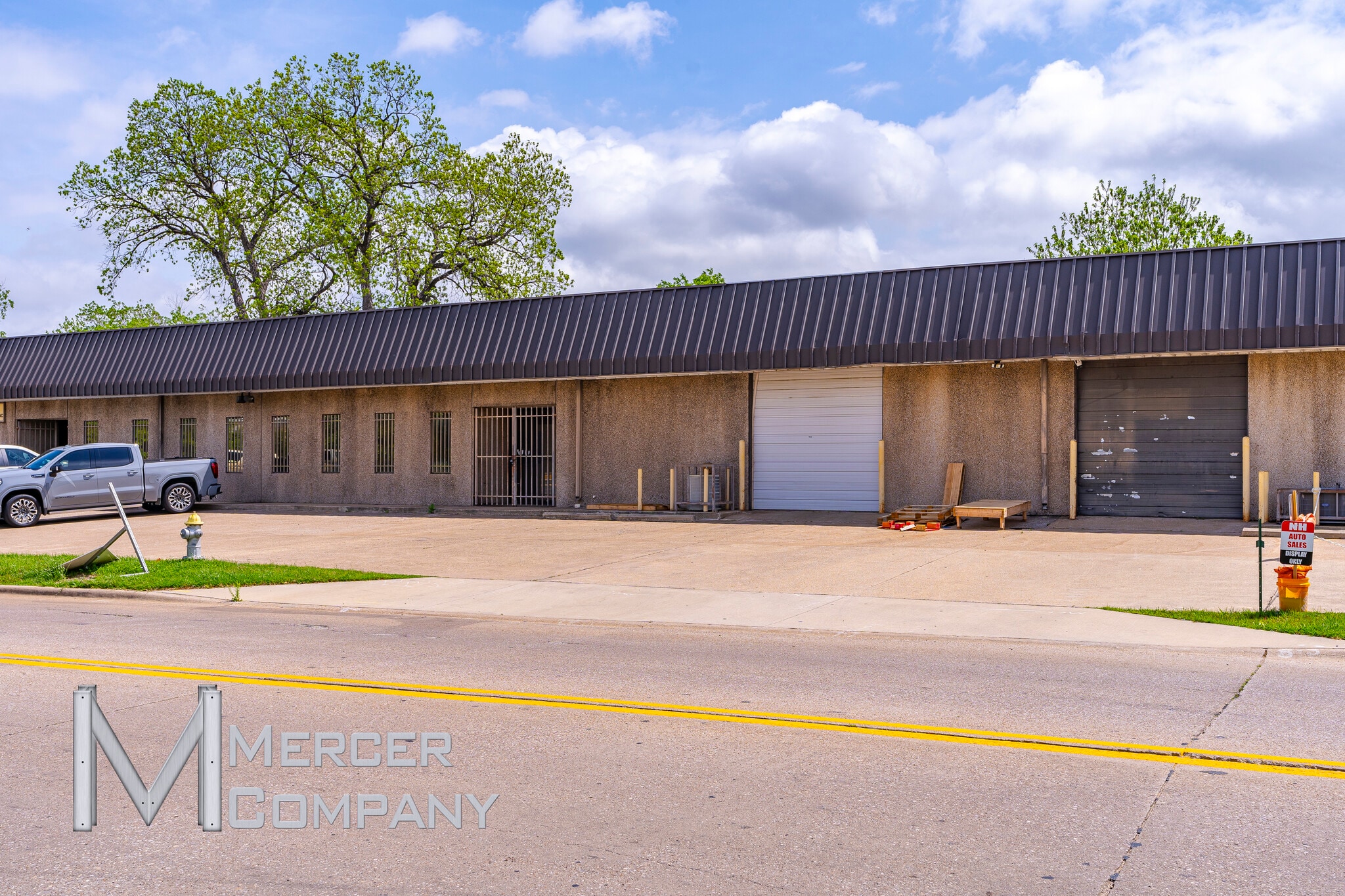 10530-10550 Shady Trl, Dallas, TX for lease Building Photo- Image 1 of 6