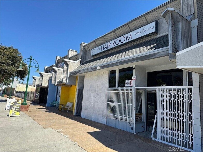 250 S Glendora Ave, West Covina, CA à vendre - Photo du bâtiment - Image 2 de 24