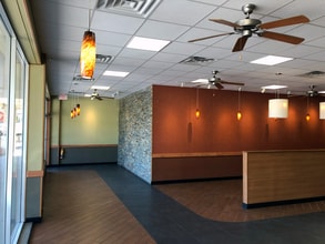 820-836 N 70th St, Lincoln, NE for lease Interior Photo- Image 2 of 5