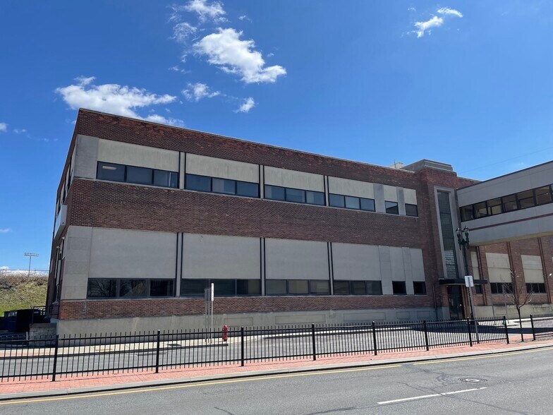 1482 Erie Blvd, Schenectady, NY à louer - Photo du bâtiment - Image 1 de 10