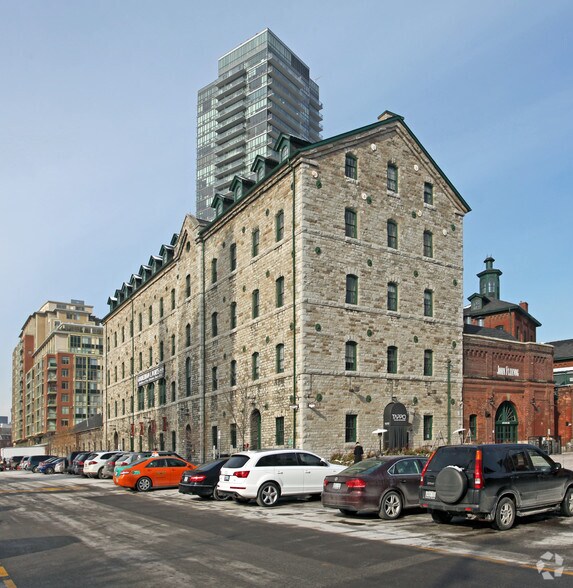 28-36 Distillery Ln, Toronto, ON à vendre - Photo principale - Image 1 de 1
