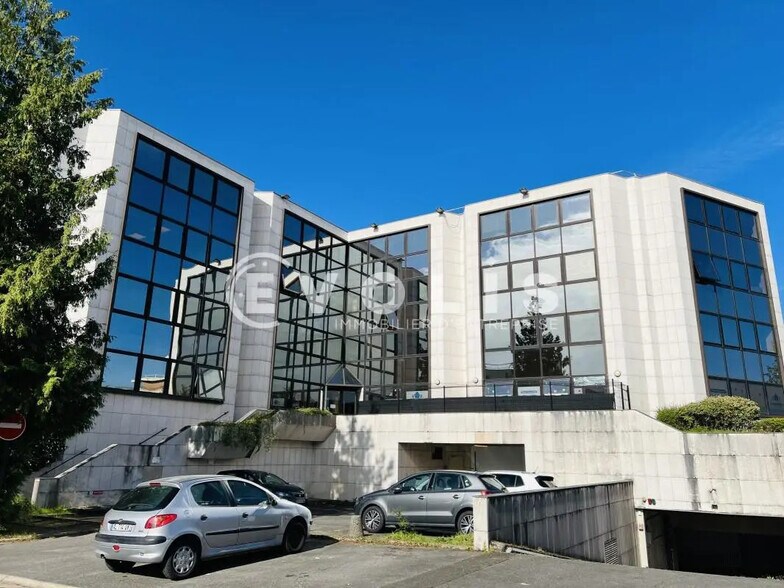 Bureau dans Lognes à louer - Photo du bâtiment - Image 1 de 9