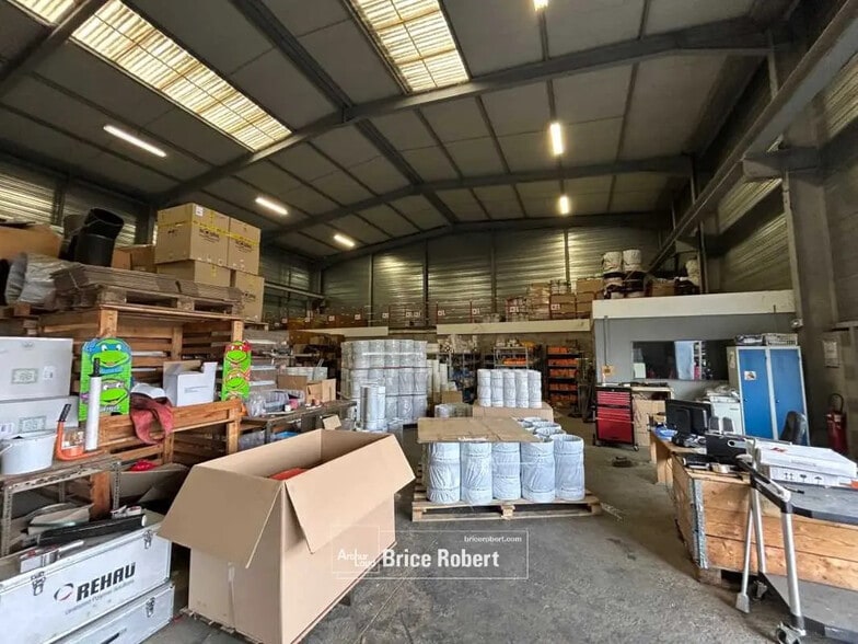 Flex in Grigny for lease - Interior Photo - Image 3 of 5