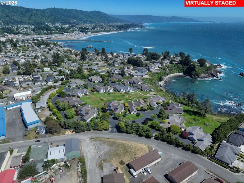 King St, Brookings, OR à vendre - Photo du bâtiment - Image 3 de 8